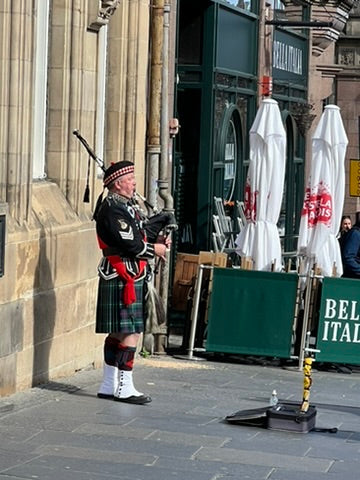 Piper on the Royal Mile